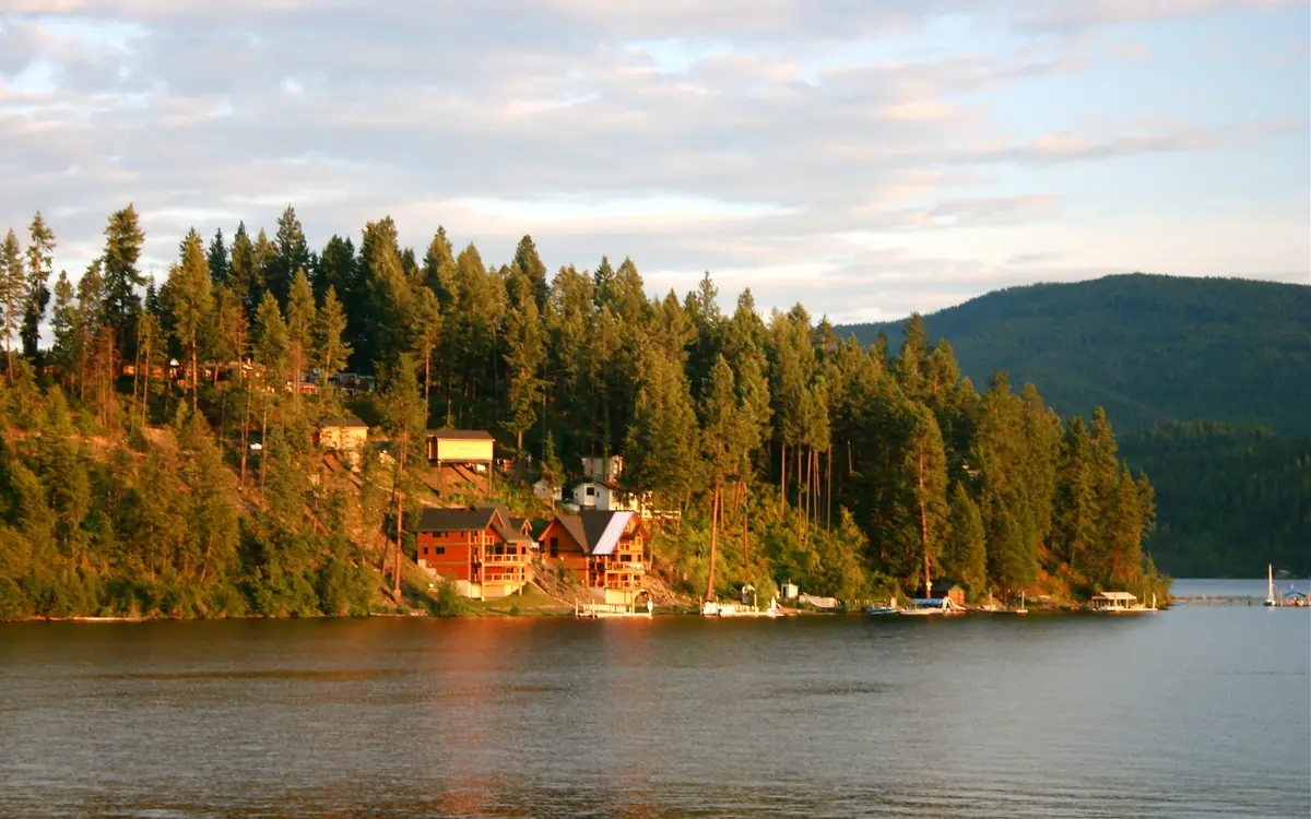 Lakeside homes and evergreen forest on the shore of Lake Coeur d'Alene, Idaho